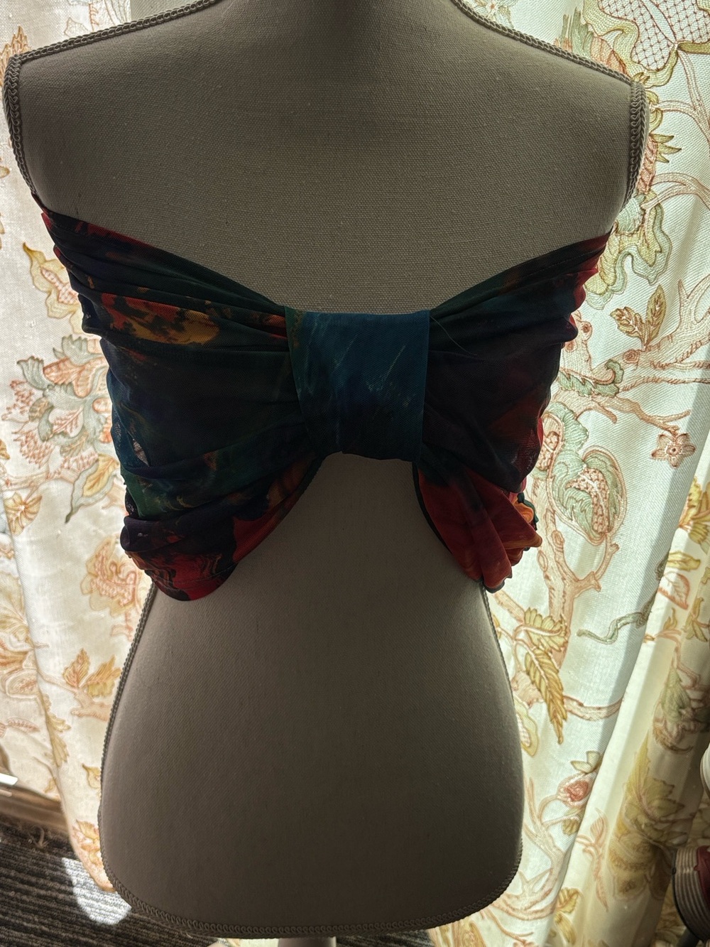 PrettyLittleThing Multicolor Floral Bandeau Crop Top - Blue, Red, Green